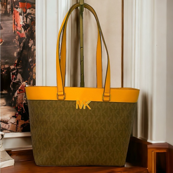 Michael Kors Handbags - Michael Kors Florence MK Handbag - NWT